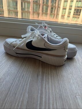 Nike sneakers women size 8.5